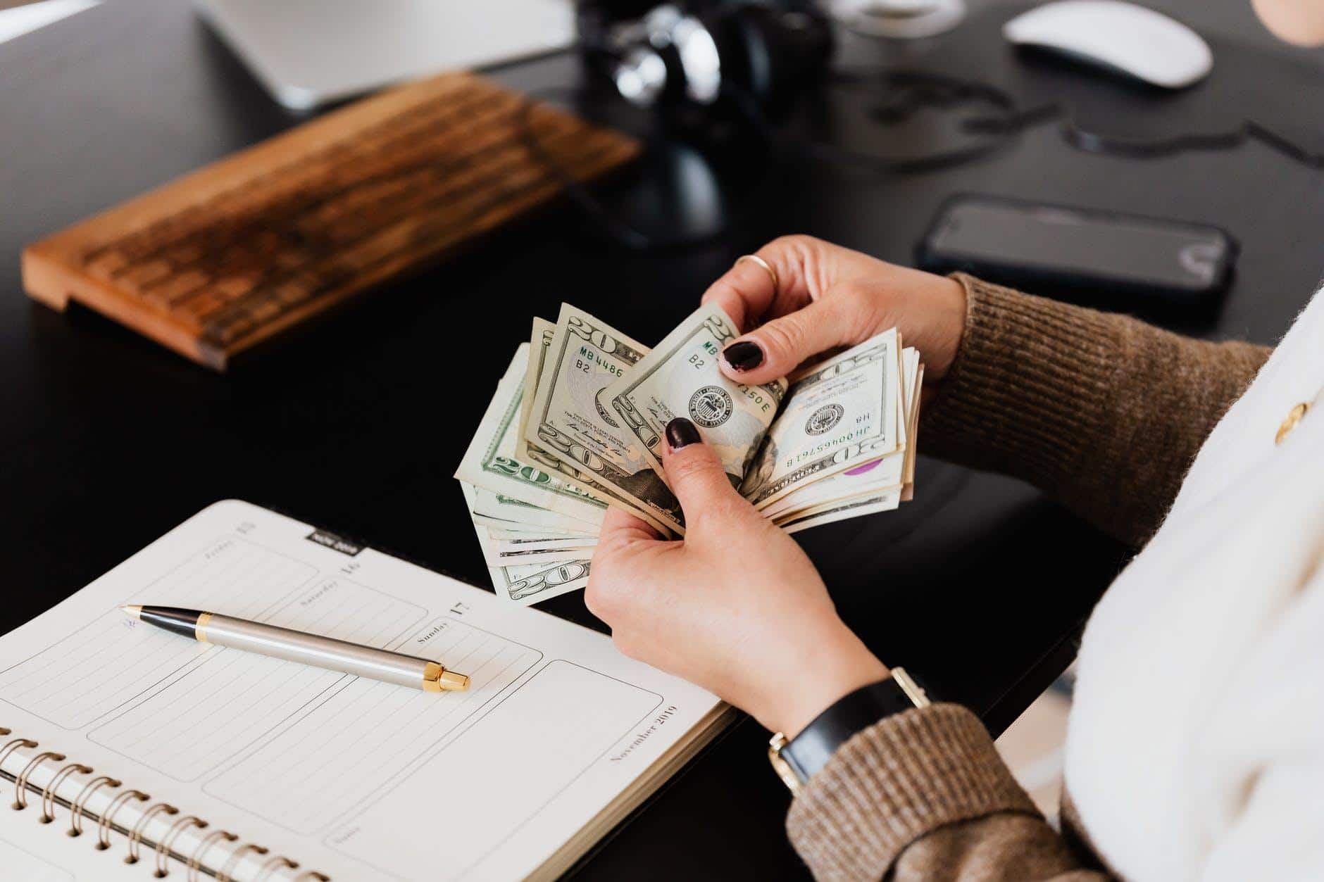 act-your-wage-learn-about-lawyers-salary-in-canada