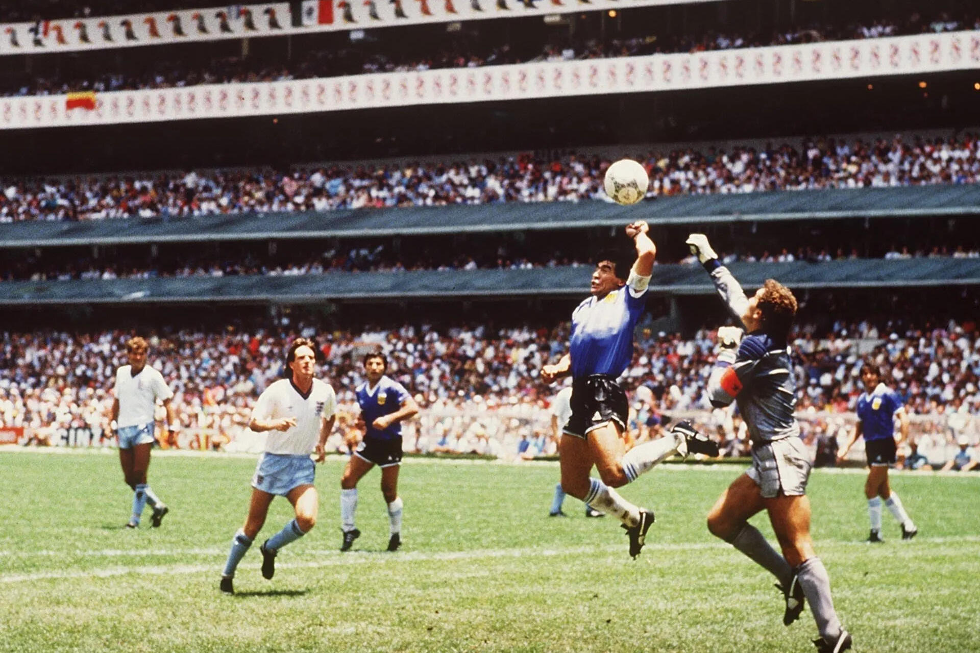 Le but de la « main de Dieu » de Maradona contre l’Angleterre, en 1986.